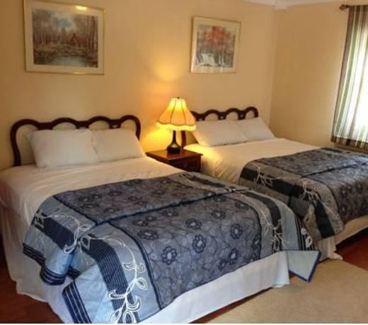 Crest Inn Suites and Cottages