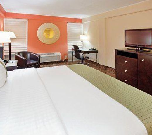 Holiday Inn At the Campus, an IHG Hotel