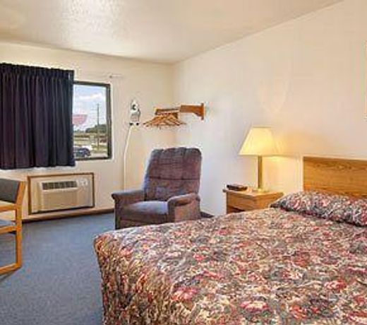 Super 8 by Wyndham Manhattan KS
