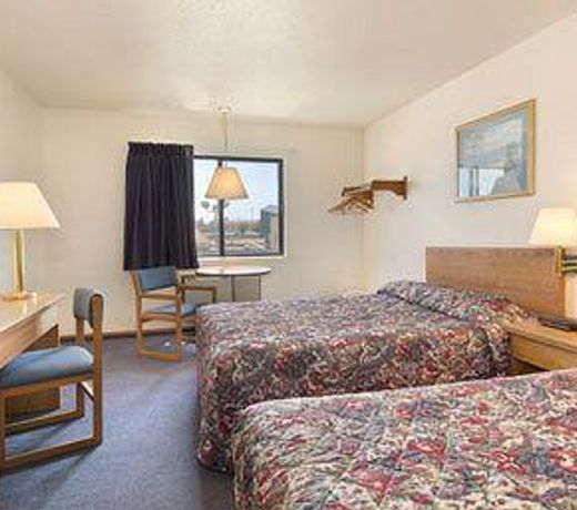 Super 8 by Wyndham Manhattan KS
