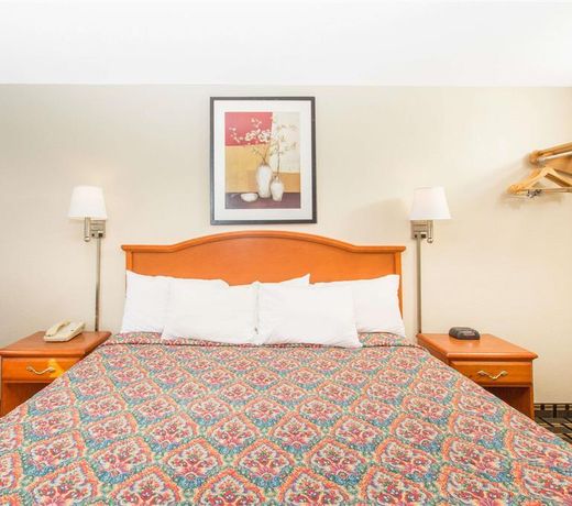 Days Inn by Wyndham Effingham