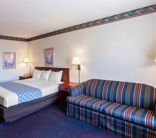 Motel 6 Effingham, IL