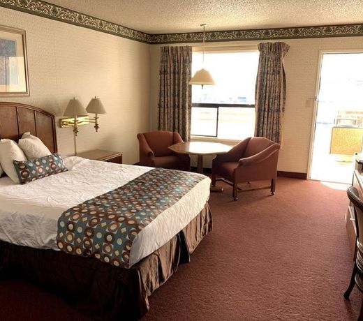Econo Lodge Inn & Suites