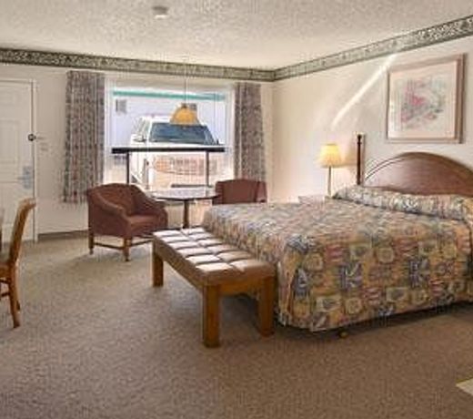 Econo Lodge Inn & Suites