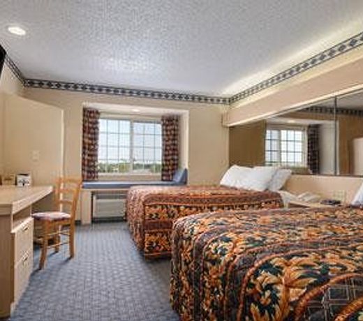 Days Inn & Suites by Wyndham Hutchinson