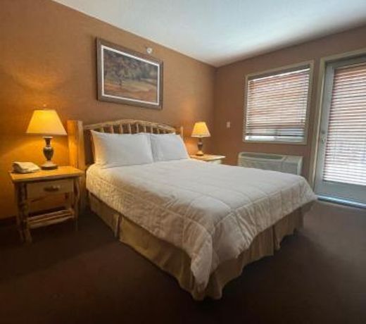 Elkwater Lake Lodge and Resort