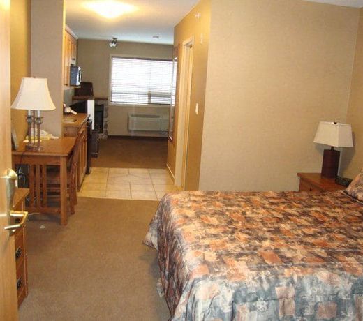 Elkwater Lake Lodge and Resort