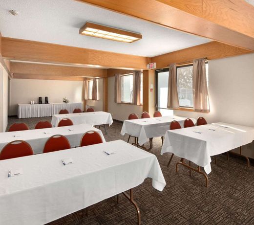 Travelodge by Wyndham Thunder Bay ON