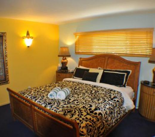 Vista Grande Resort - A Gay Men's Resort