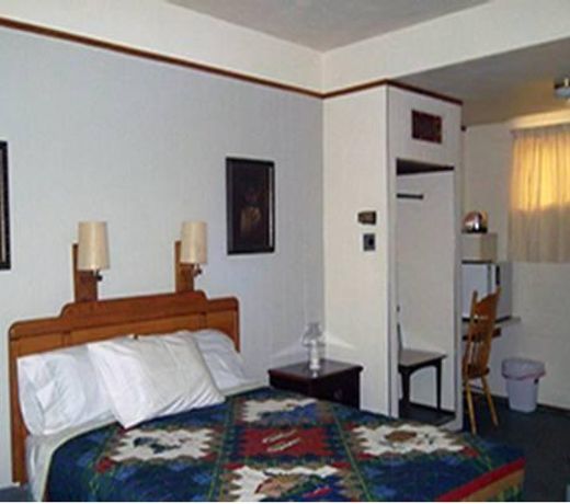 Holiday Motel