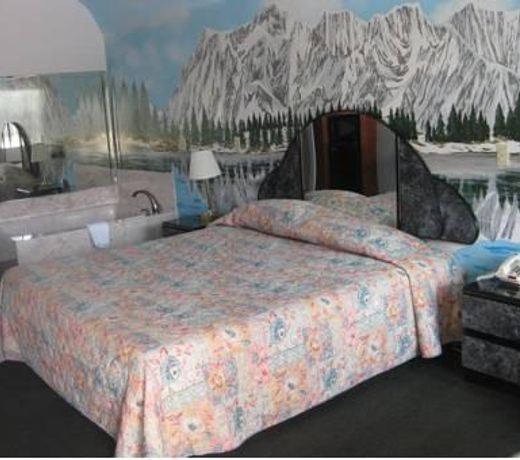 Woodland Inn & Suites