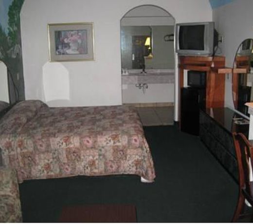 Woodland Inn & Suites