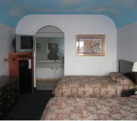Woodland Inn & Suites