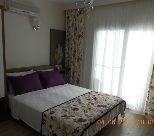 Marina Hotel