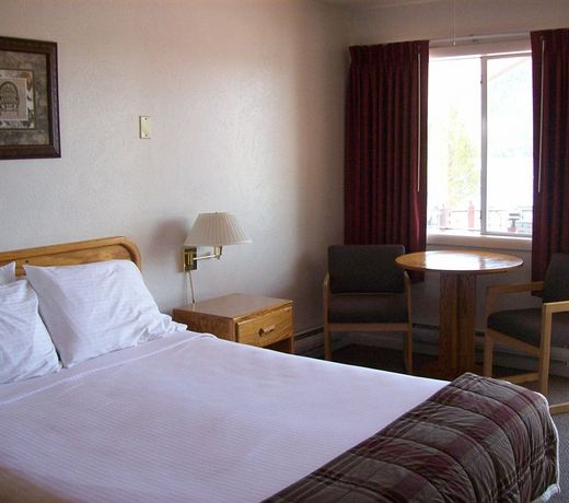 Western Riviera Lodging