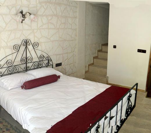El Puente Cave Hotel