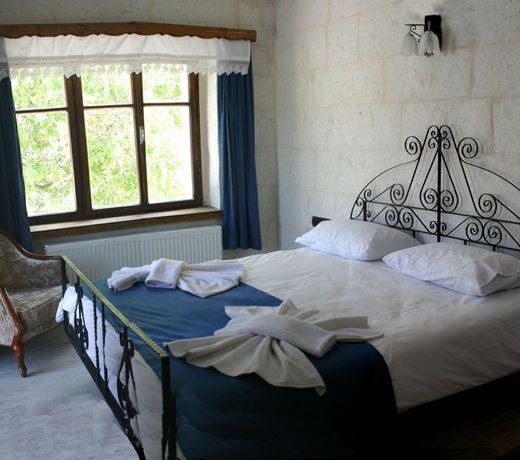 El Puente Cave Hotel