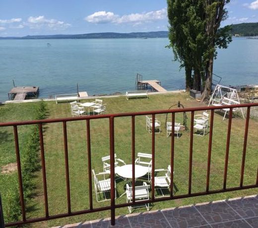 Vízparti apartmanok