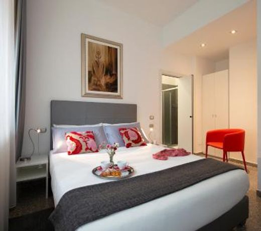 Monza City Rooms & Studios