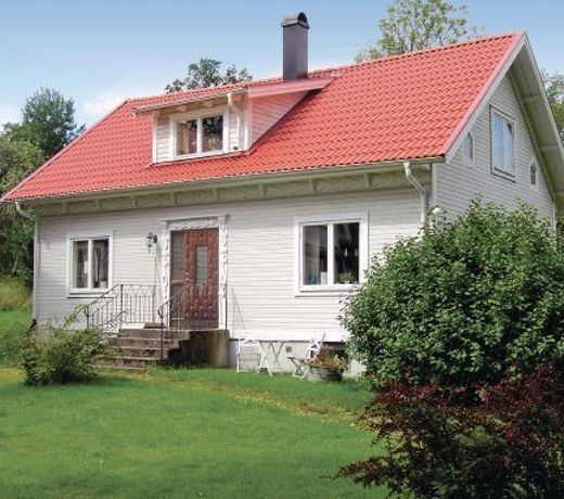 Amazing home in Orrefors with 3 Bedrooms and Internet