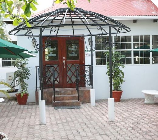 Radisson Fort George Hotel & Marina