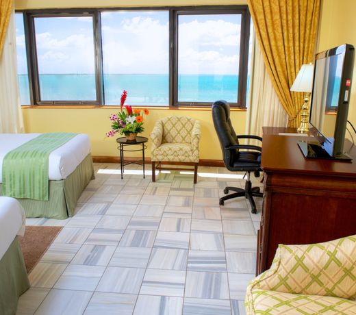 Radisson Fort George Hotel & Marina