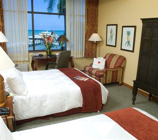 Radisson Fort George Hotel & Marina