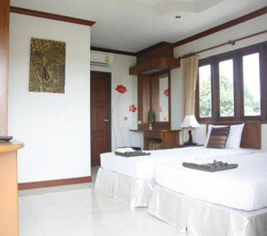 Baan Chayna Hotel