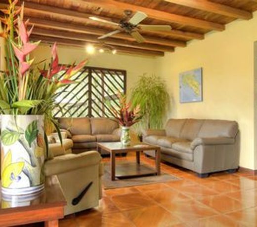 Manatus Hotel