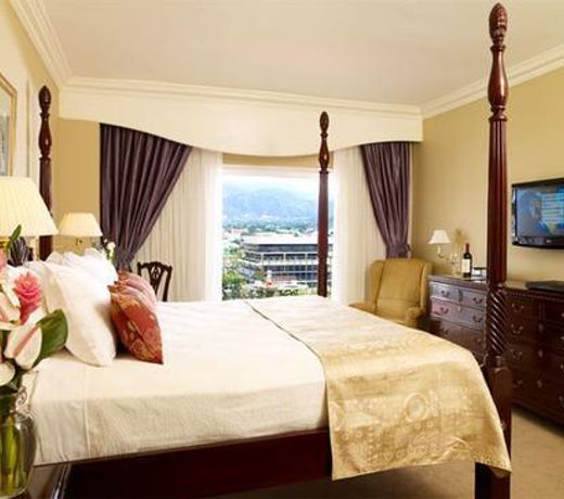Courtleigh Hotel & Suites