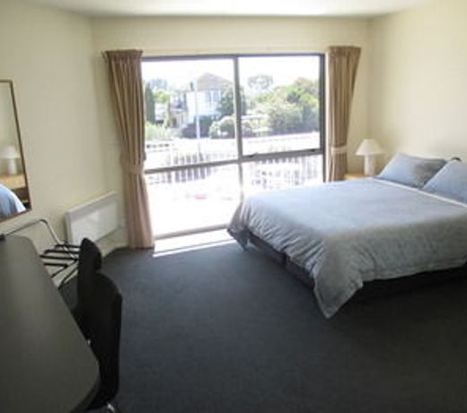 Bay Crest Motor Lodge