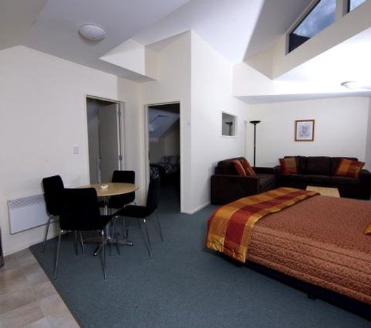 Bay Crest Motor Lodge
