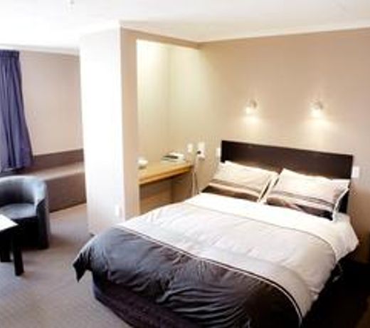 Fiordland Hotel