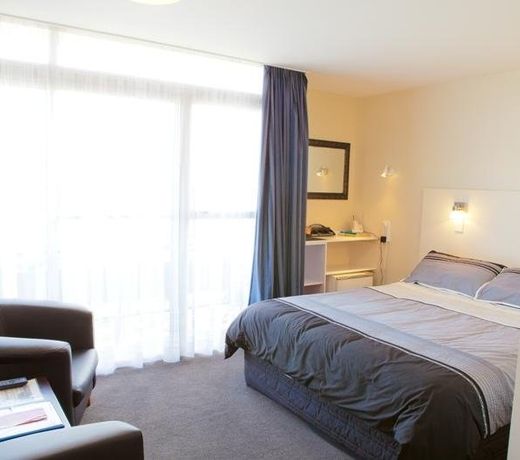 Fiordland Hotel