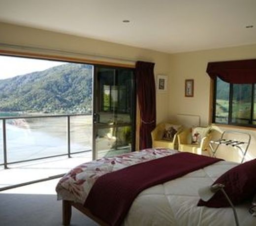 Okiwa Bay Lodge