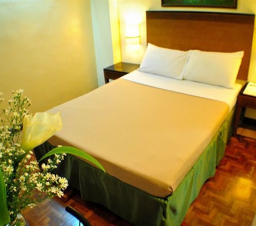 OYO 406 Royal Parc Inn & Suites