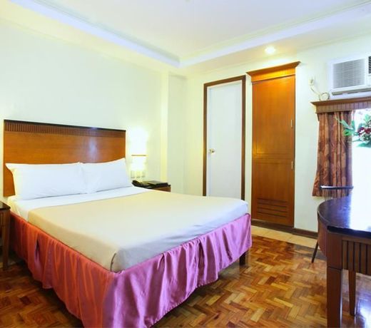 OYO 406 Royal Parc Inn & Suites