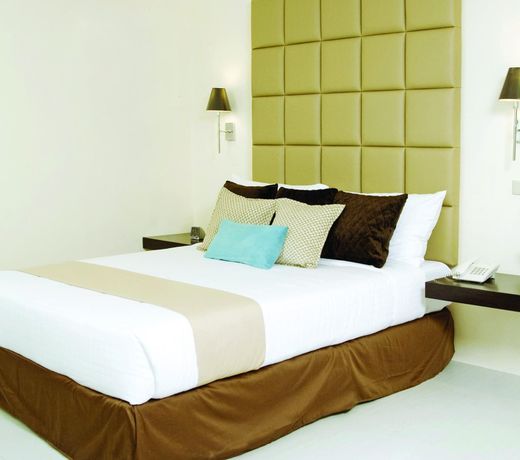 The Oracle Hotel & Residences