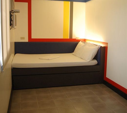 Hotel V