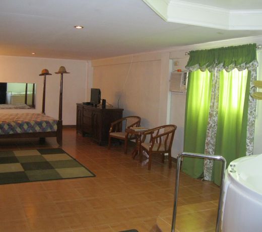 Red Tulip Hotel