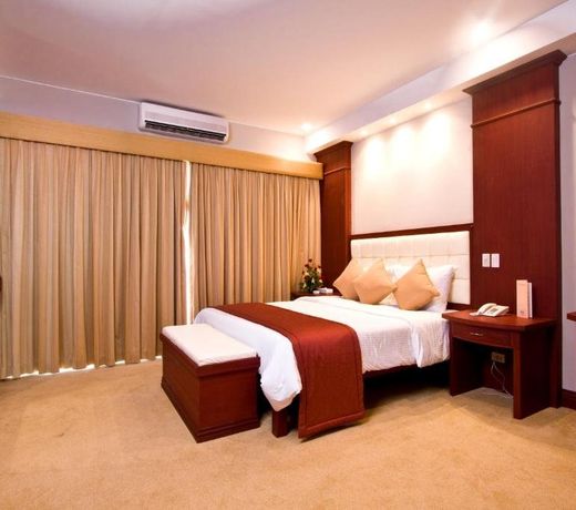 Lewis Grand Hotel