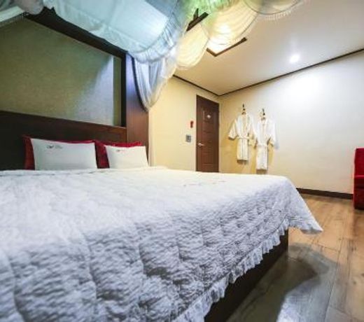 Goodstay World Hotel