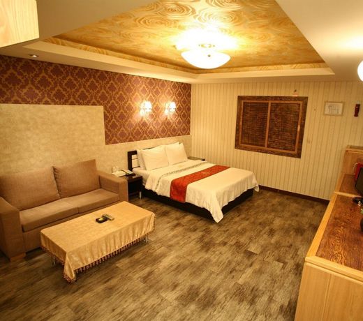 Amour Hotel