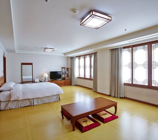 Hotel Hyundai by Lahan Ulsan