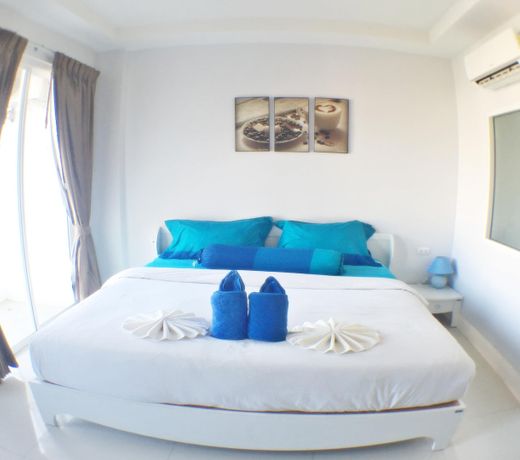 I-kroon Cafe & Hotel