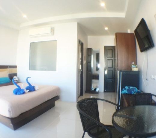 I-kroon Cafe & Hotel
