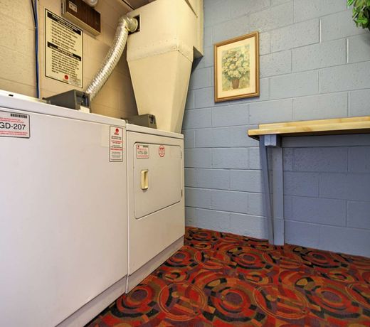 BW PLUS READING INN AND SUITES