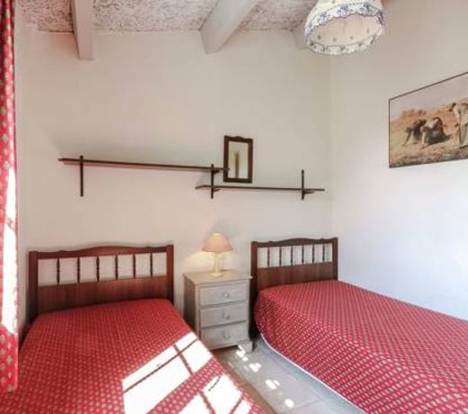 Classy Holiday Home with Swimming Pool BBQ Terrace Garden