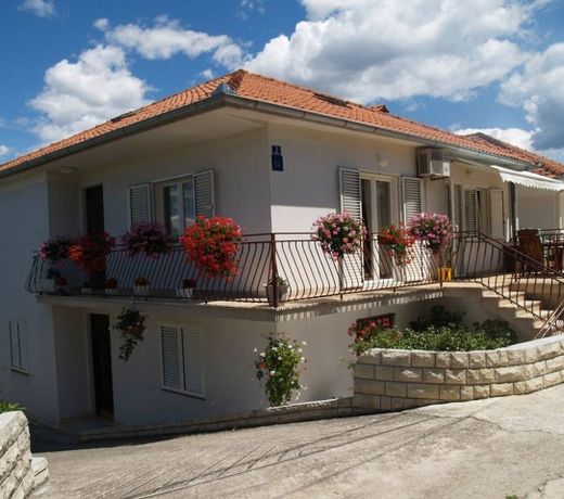 Apartman Pavin, Poljana