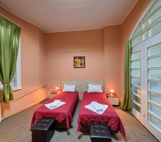 Guest House 32